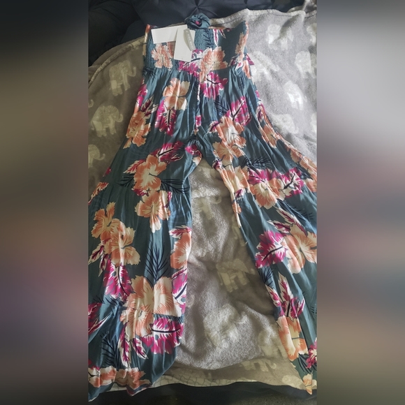 Roxy Hawaiian print pallazo pants. - Picture 2 of 4